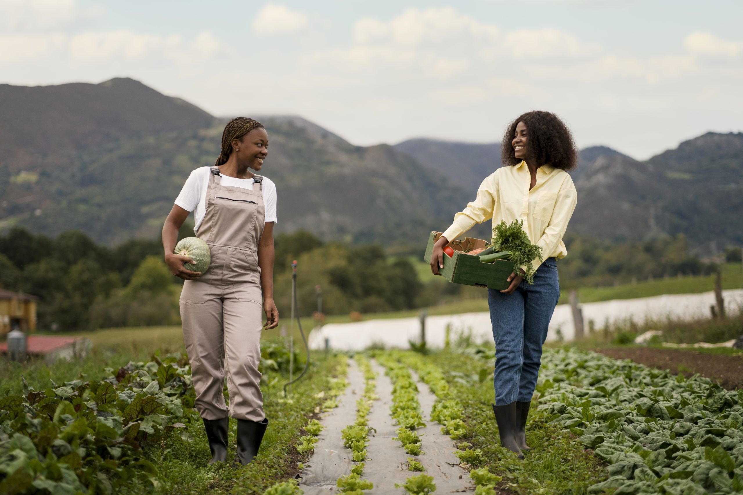 full-shot-smiley-women-with-harvest